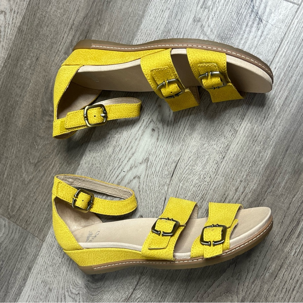 New Dansko Astrid Nubuck Leather Buckle Strap Small Wedge Sandals Sz 40